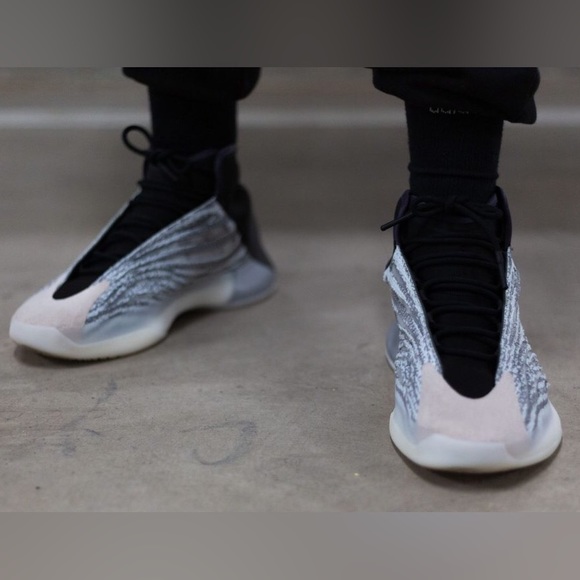 YEEZY QNTM QUANTUM BY ADIDAS SIZE 10 - Picture 8 of 9